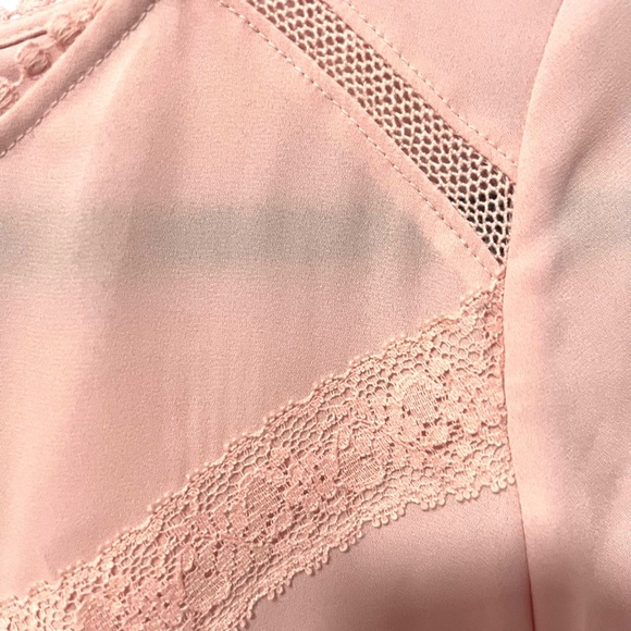 LC Lauren Conrad Pink 3/4 Sleeve lace detail Blouse Small - Picture 9 of 11